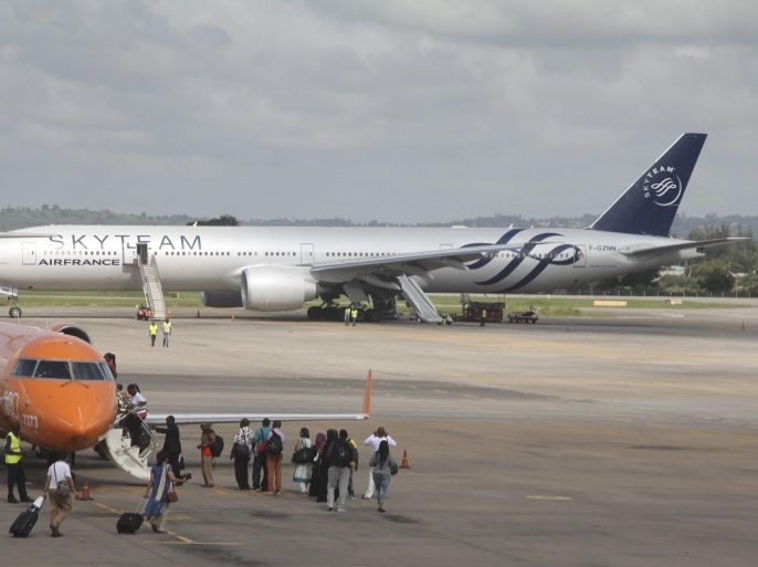 The Boeing 777 Air France flight 463 parked at Moi International Airport in Kenyan coastal city Mombasa, 20 December 2015. Air France flight 463 from Mauritius to Paris was forced to land in Mombasa at 12:37am after a device suspected to be a bomb was found in the lavatory, the Kenyan police spokesman said. All passengers have been safely evacuated and the device is being analyzed, the spokesman said.