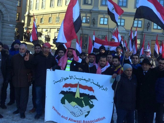 طالب المتظاهرون الحكومة السويدية بقطع علاقتها مع إيران لأنها تدعم الحوثيين في اليمن وتساند نظام الأسد في سوريا