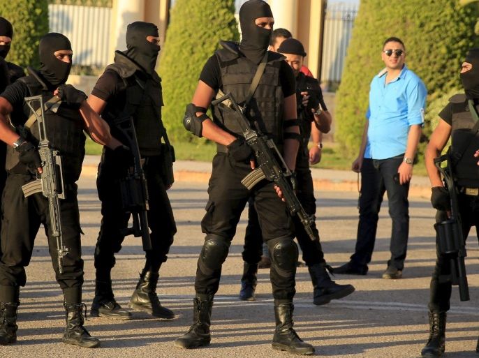 Egyptian special forces police take their positions in front of the main gate at the Borg El Arab "Army Stadium" before the Egyptian Premier League derby soccer match between Al-Ahly and El Zamalek in the Mediterranean city of Alexandria, Egypt, July 21, 2015. The match was played without spectators due to security reasons. Picture taken July 21, 2015. REUTERS / Amr Abdallah Dalsh