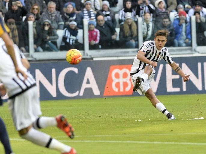 Juventus' Paulo Dybala scores a goal during a Serie A soccer match between Juventus and Verona at the Juventus stadium, in Turin, Italy, Wednesday, Jan. 6, 2016. (AP Photo/ Massimo Pinca)