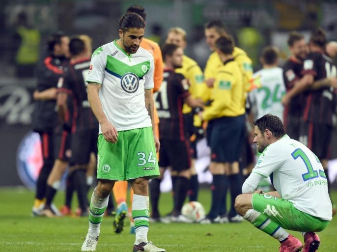 Wolfsburg's Ricardo Rodriguez (L) and Christian Traesch react after the German Bundesliga soccer match between Eintracht Frankfurt and VfL Wolfsburg in Frankfurt am Main, Germany, 24 January 2016. Frankfurt beat Wolfsburg 3-2. EPA/ARNE DEDERT (EMBARGO CONDITIONS - ATTENTION - Due to the accreditation guidelines, the DFL only permits the publication and utilisation of up to 15 pictures per match on the internet and in online media during the match)