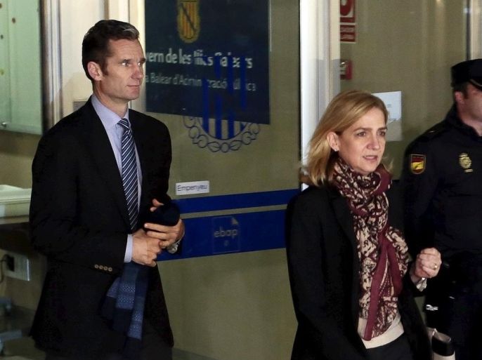 Spain's Princess Cristina (R) and her husband Inaki Urdangarin leave court after appearing on charges of tax fraud in Palma de Mallorca, Spain, January 11, 2016. REUTERS/Enrique Calvo