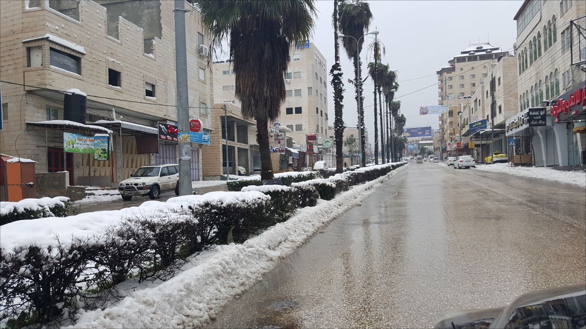 الخليل-فلسطين 26/27 يناير 2016 صور من الثلوج في مدينة الخليل جنوب الضفة الغربية (تصوير: عوض الرجوب-الجزيرة نت)