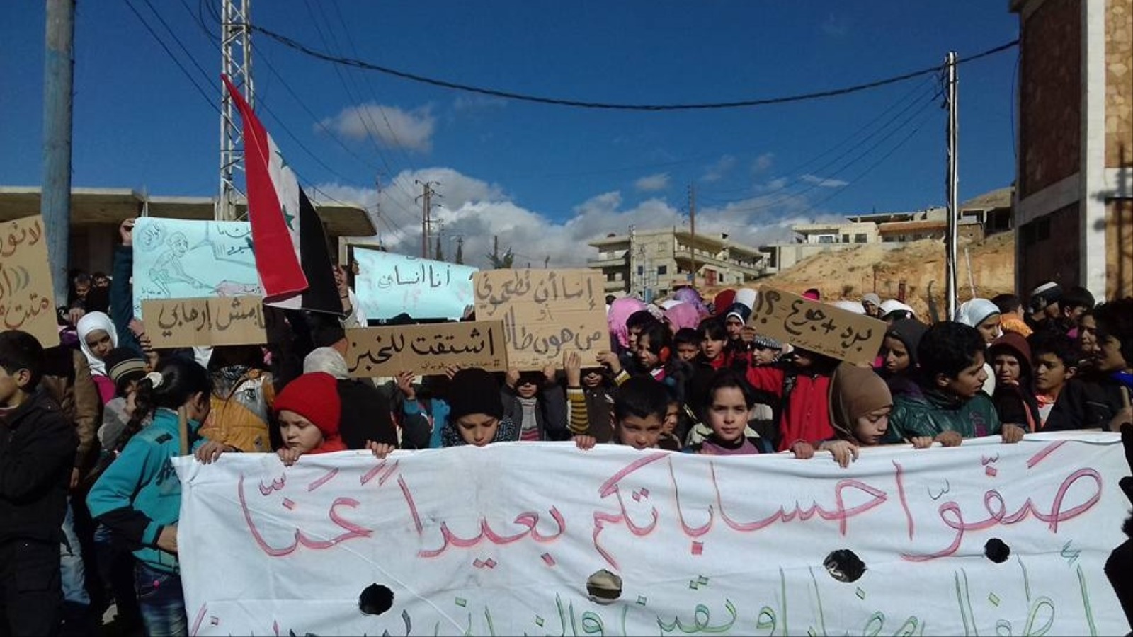 أهالي مضايا يستنجدون لإنقاذ أطفالهم ومرضاهم (الجزيرة نت)