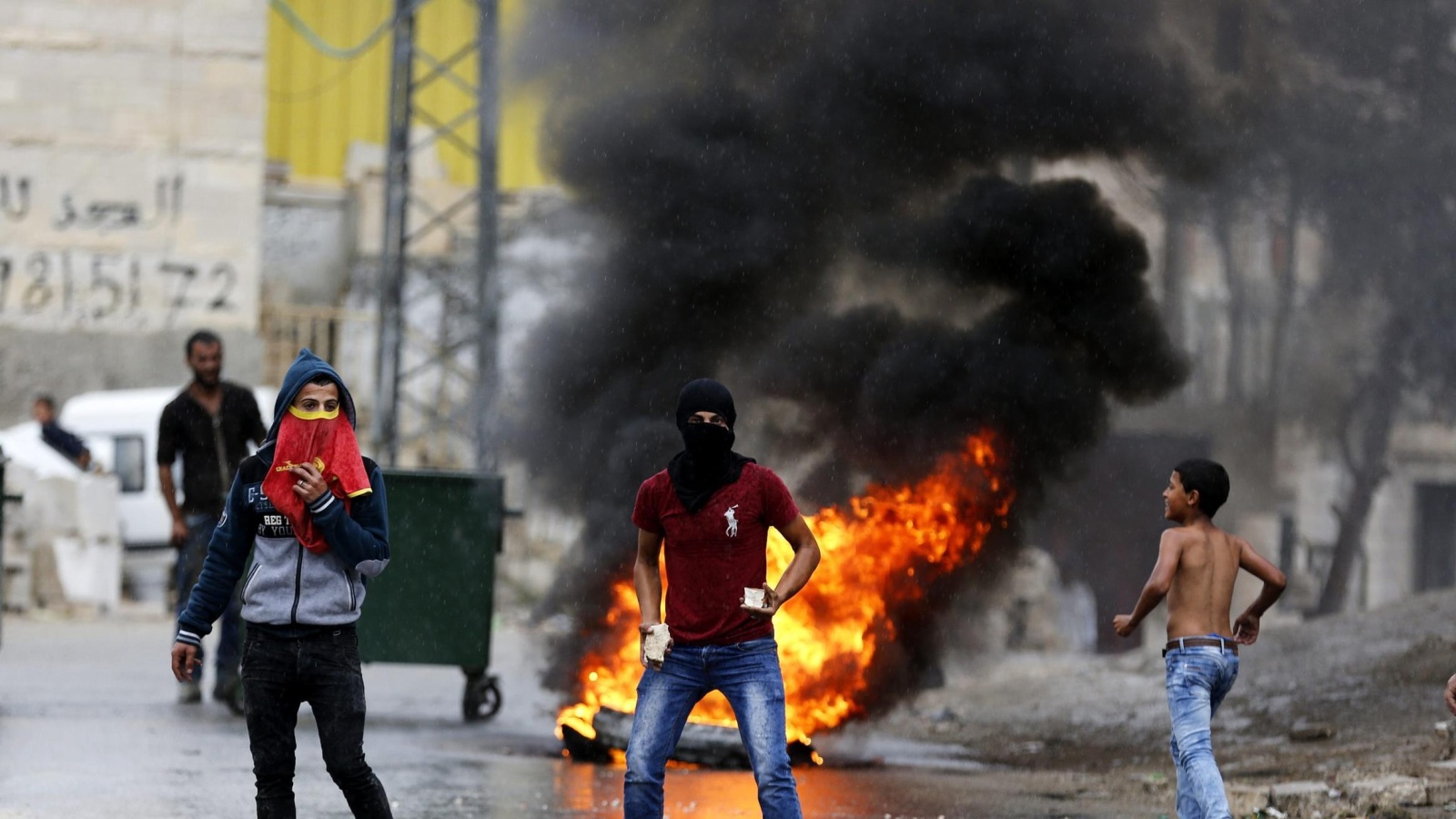 ‪محتجون فلسطينيون في الخليل‬  (الأوروبية)
