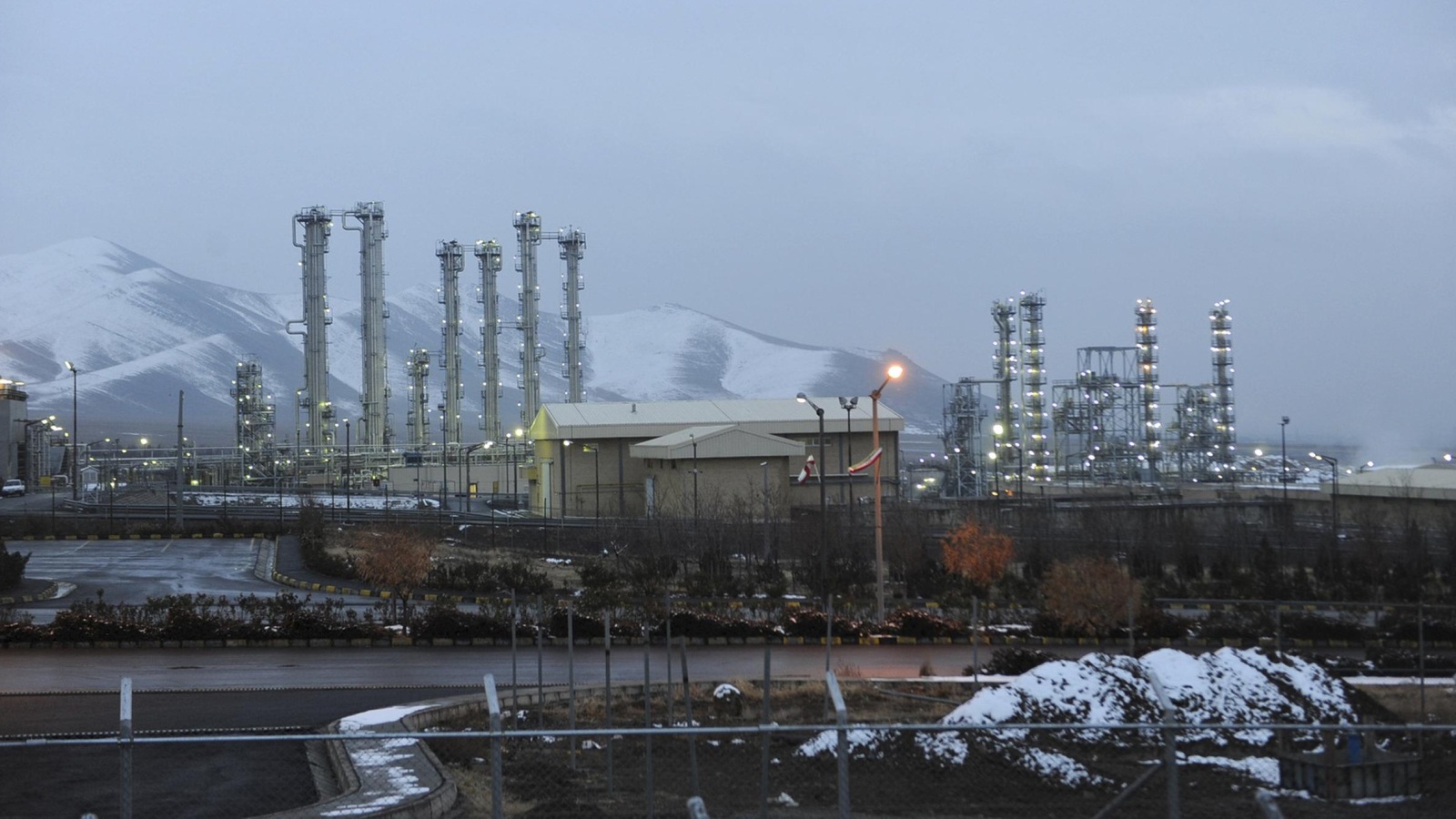 ‪مفاعل أراك من المنشآت المشمولة بتحييد الأنشطة النووية الإيرانية وفق اتفاق فيينا‬ (أسوشيتد برس-أرشيف)
