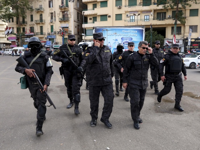 ‪‬ انتشار لقوات الأمن بميدان التحرير في ذكرى الثورة(رويترز)