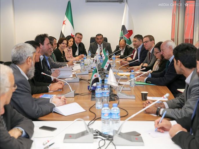 صورة اجتماع سابق لديمستورا مع الهيئة السياسية للائتلاف السوري
