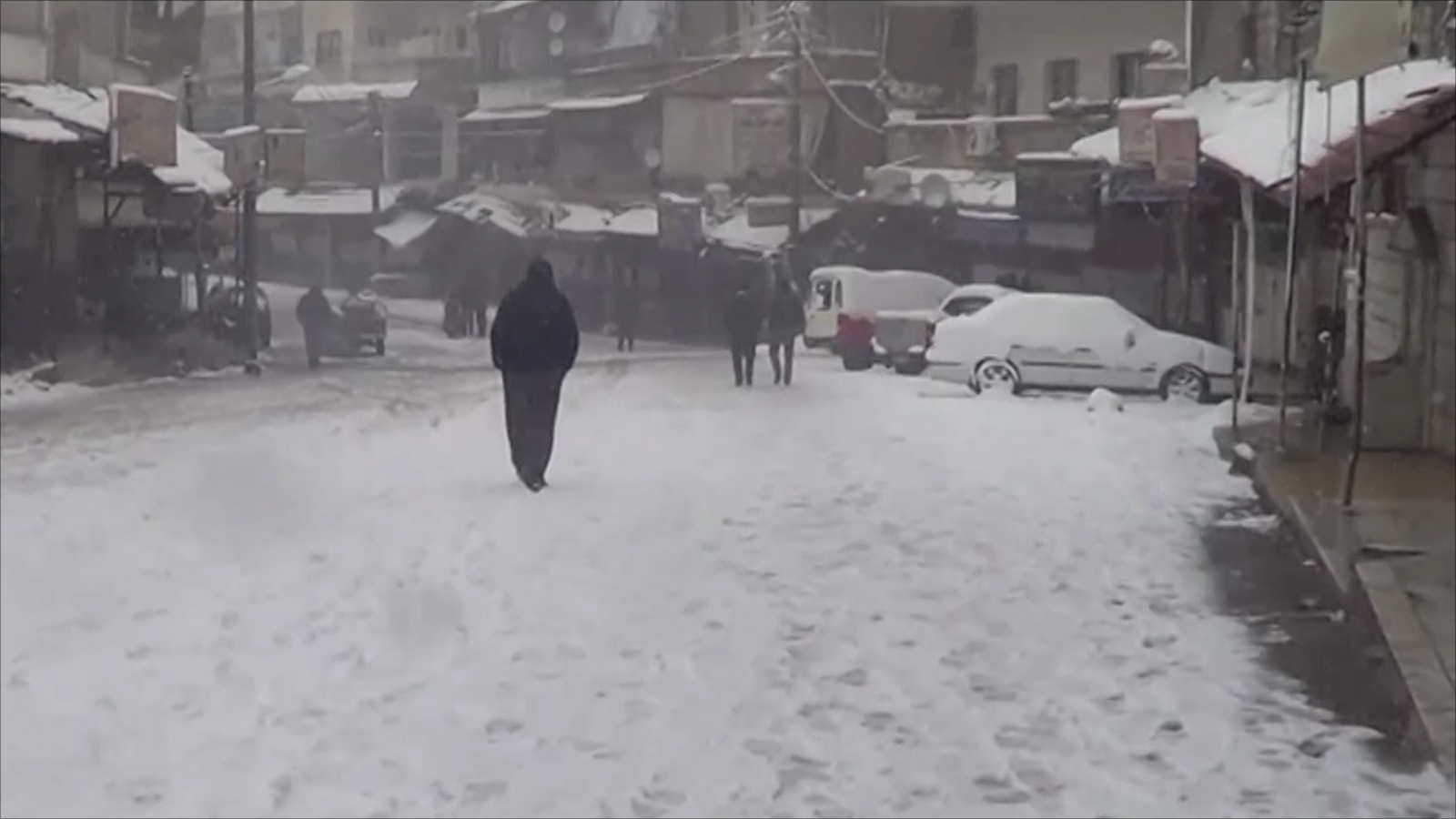 ‪المجاعة والثلوج تفاقم معاناة سكان مضايا‬ المجاعة والثلوج تفاقم معاناة سكان مضايا (الجزيرة)
