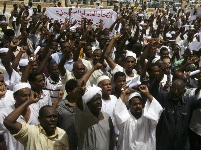 Muslim men shout during protest against Israel's military operation in Gaza Strip after Jumma prayer, in Khartoum July 18, 2014. REUTERS/Stringer (Sudan - Tags: CIVIL UNREST POLITICS RELIGION SOCIETY)