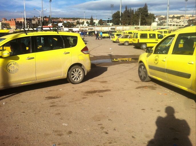 محطة لسيارات الأجرة بالجزائر تصوير ياسين بودهان الجزيرة نت