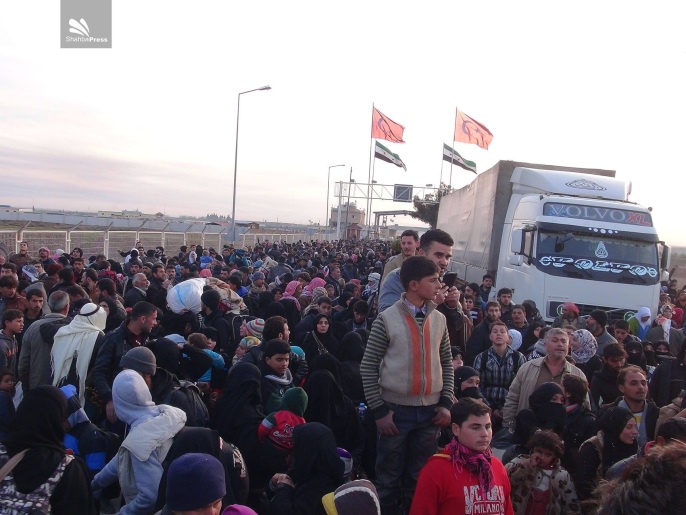 آلاف العائلات النازحة من ريف ‏حلب الشمالي عند معبر باب السلامة الحدودي مع ‏تركيا (ناشطون)