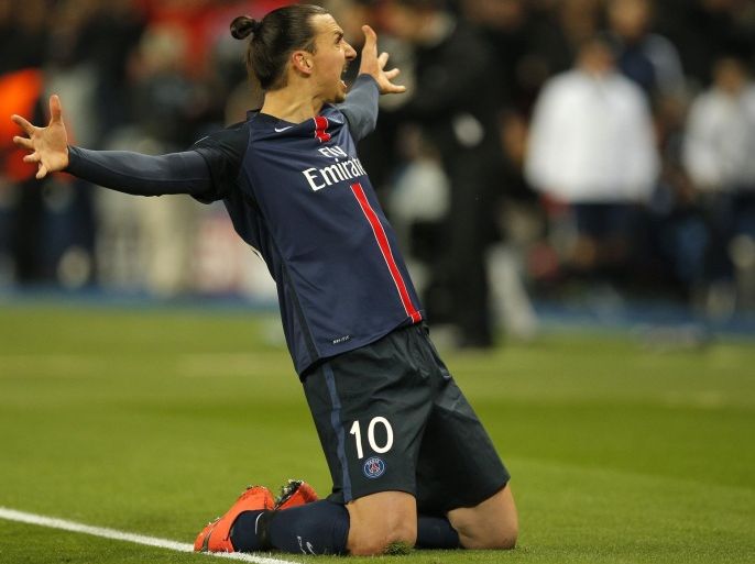 PSG's Zlatan Ibrahimovic celebrates with PSG's Maxwell his opening goal during the Champions League round of 16, 1st leg soccer match between Paris Saint Germain and Chelsea at the Parc des Princes stadium in Paris, France, Tuesday, Feb. 16, 2016. (AP Photo/Christophe Ena)
