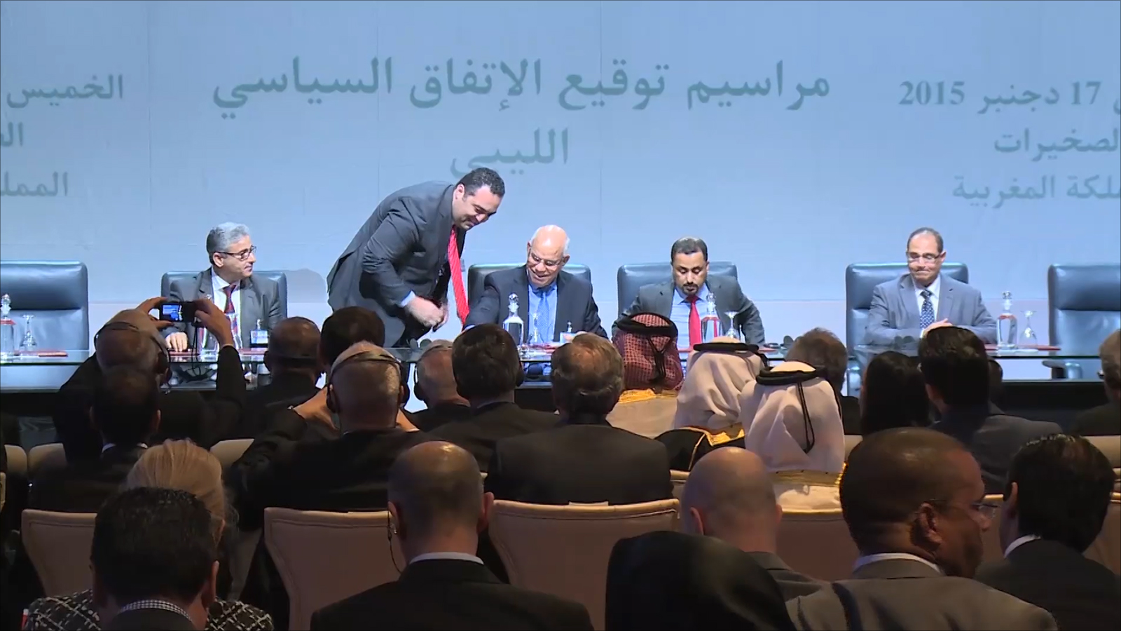 أطراف ليبية وقعت اتفاقا للمصالحة الوطنية في مدينة الصخيرات المغربية (الجزيرة)
