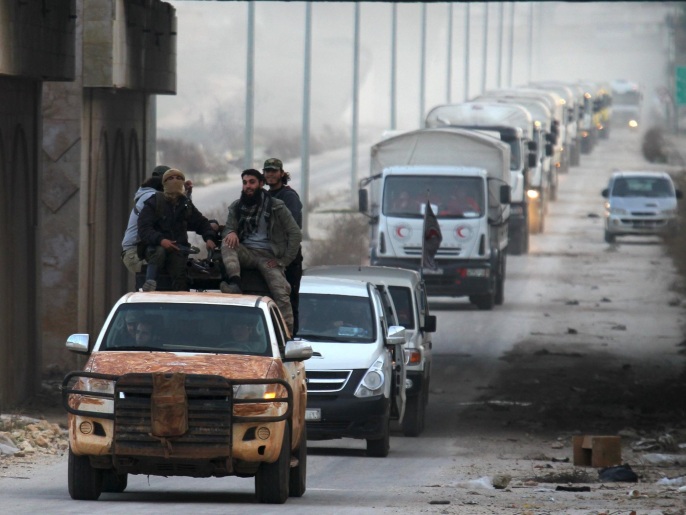 قافلة مساعدات في طريقها إلى الفوعة وكفريا بإدلب (رويترز)