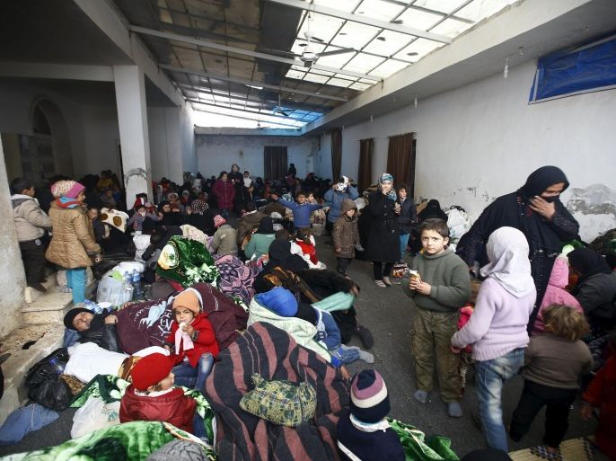 Internally displaced Syrians gather at a shelter near the Bab al-Salam crossing, opposite the Turkey's Kilis province, on the outskirts of the northern border town of Azaz, Syria February 6, 2016. REUTERS/Osman Orsal
