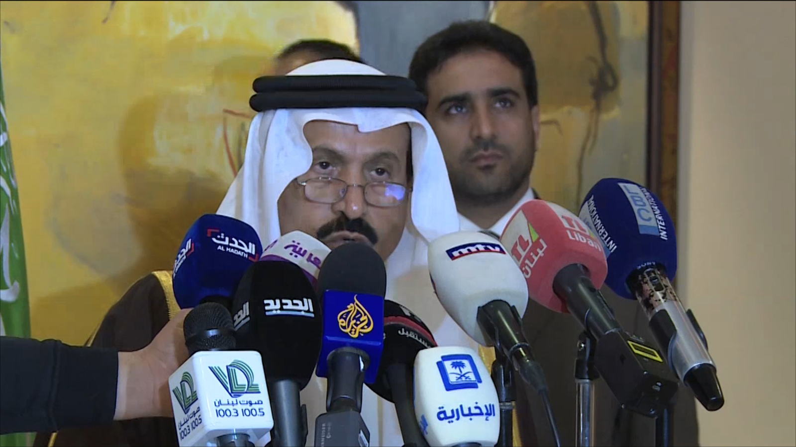 ‪السفير العسيري: السعودية حريصة على أمن لبنان وسيادته ومواصلة دعمه‬ (الجزيرة)