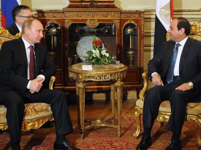 Russian President Vladimir Putin (L) meets with Egyptian President Abdel Fattah al-Sisi (R) in Cairo, Egypt, 10 February 2015. Vladimir Putin is on a two-day visit in Egypt at the invitation of Egyptian President. EPA/MIKHAIL KLIMENTYEV / RIA NOVOSTI / KREMLIN POOL MANDATORY CREDIT
