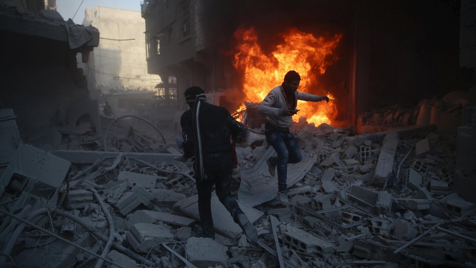 ‪آثار قصف سابق في مدينة دوما بالغوطة الشرقية في ريف دمشق‬ (رويترز-أرشيف)