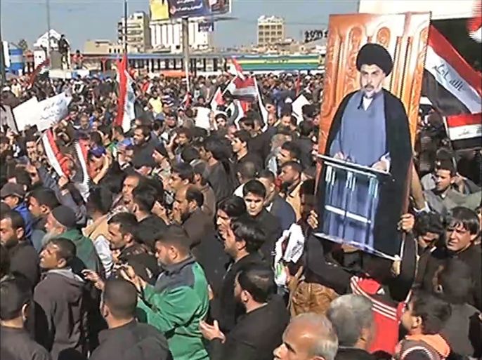 التيار الصدري يتظاهر مطالبا بتغيير شامل بالحكومة العراقية