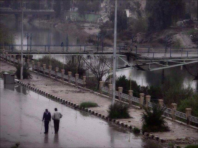 صورة نشرها ناشطون تظهر الأضرار التي لحقت بجسر الدرة