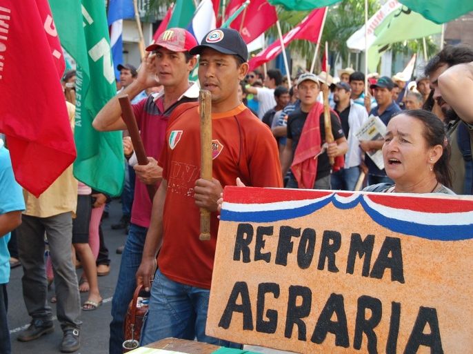 وقفة احتجاجية لمزارعين وسكان أصليون في باراجواي بسبب مخاطر المبيدات الزراعية.