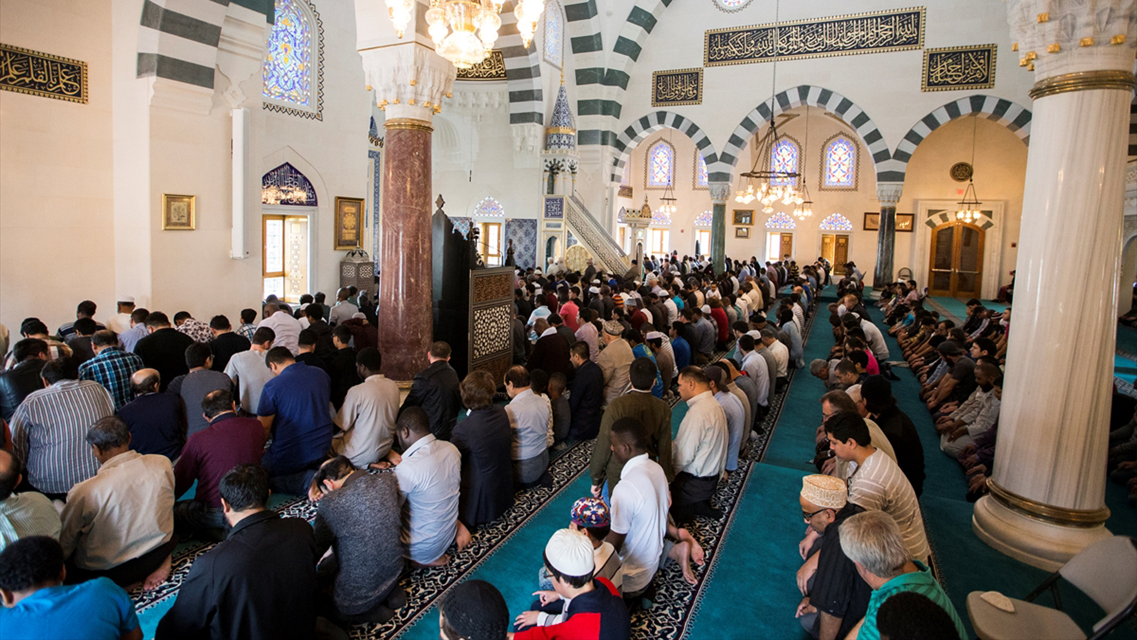 ‪المجمع الإسلامي يجذب المسلمين في مختلف أرجاء أميركا خاصة في أيام الجمعة‬ (الأناضول)