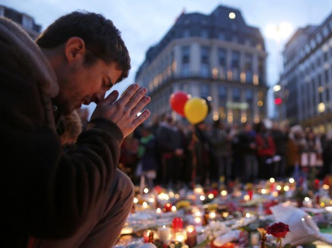 A man attends a memorial gathering near the old stock exchange in Brussels following Tuesday's bomb attacks in Brussels, Belgium, March 23, 2016. REUTERS/Christian Hartmann