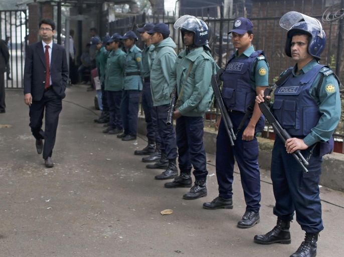 Bangladeshi policemen stand guard outside a special court during the trial of people allegedly involved in killing, kidnapping and looting during the country's independence war against Pakistan in 1971, in Dhaka, Bangladesh, Tuesday, Feb. 2, 2016. Twenty-five people have been convicted since a special tribunal was set up by the government in 2010. (AP Photo)