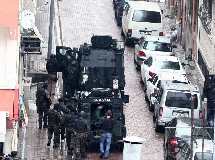 Turkish special forces clash with two female militants, after they attacked a police station in the Bayrampasa district, Istanbul, Turkey 03 March 2016. Two female members of the illegal Revolutionary People's Liberation Party-Front (DHKP-C) attacked the police station, leaving two police offices wounded and the two attackers dead.
