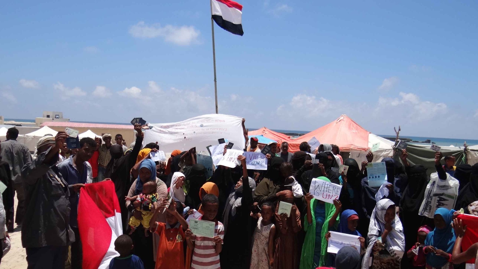 ‪احتجاج اللاجئين اليمنيين في مقديشو على أوضاعهم المتدهورة‬ (الجزيرة)