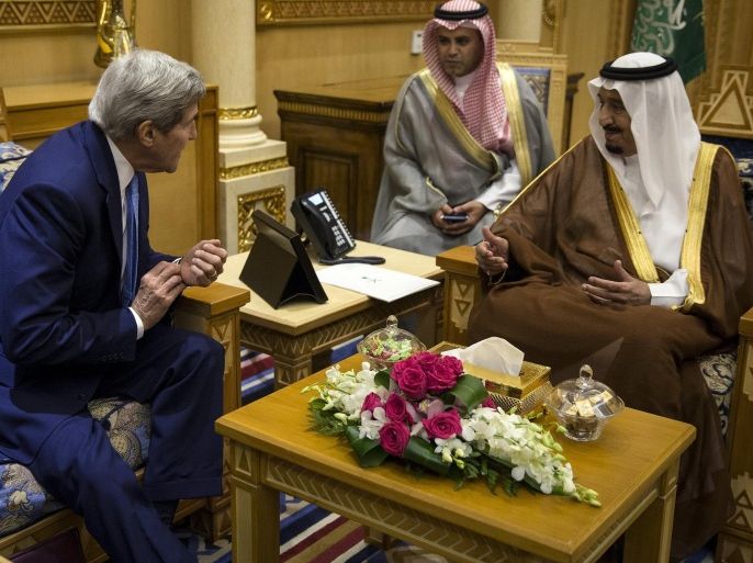 U.S. Secretary of State John Kerry (L) meets with King Salman of Saudi Arabia in Diriyah Farm, Saudi Arabia, October 24, 2015. REUTERS/Carlo Allegri