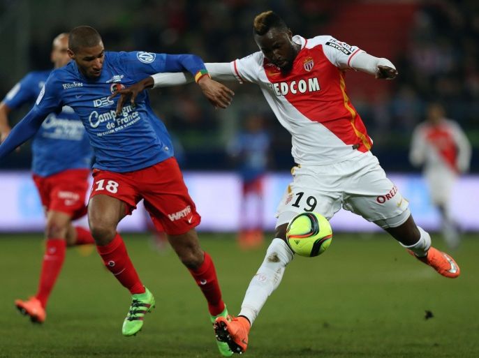 1064 - Caen, Calvados, FRANCE : Caen's French-Beninese midfielder Jordan Adeoti (L) vies with Monaco's Ivorian forward Lacina Traore during the French L1 football match between Caen (SM Caen) and Monaco (AS Monaco FC), on March 4, 2016 at the Michel d'Ornano stadium, in Caen, northwestern France. AFP PHOTO / CHARLY TRIBALLEAU