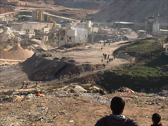 ‪‬ قوات الاحتلال اقتحمت مخيم قلنديا بعد عملية دعس نفذها الشهيد وسام ناصر أبوغويلة(ناشطون-أرشيف