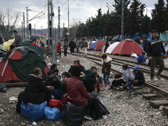 ‪لاجئون ينصبون خيامهم على سكة القطار شمال اليونان قبل أسبوع‬ لاجئون ينصبون خيامهم على سكة القطار شمال اليونان قبل أسبوع (الأوروبية)