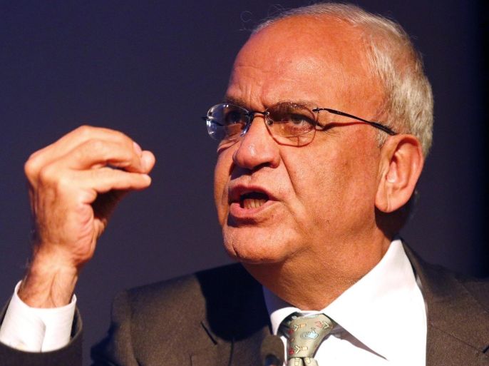 Palestine Liberation Organization (PLO) General Secretary and chief negotiator from Palestine Saeb Erekat (C) speaks during a forum whith Chileans of Jewish descent at the Memorial for Missing People at the Central Cemetery in Santiago de Chile, Chile, 16 August 2015.