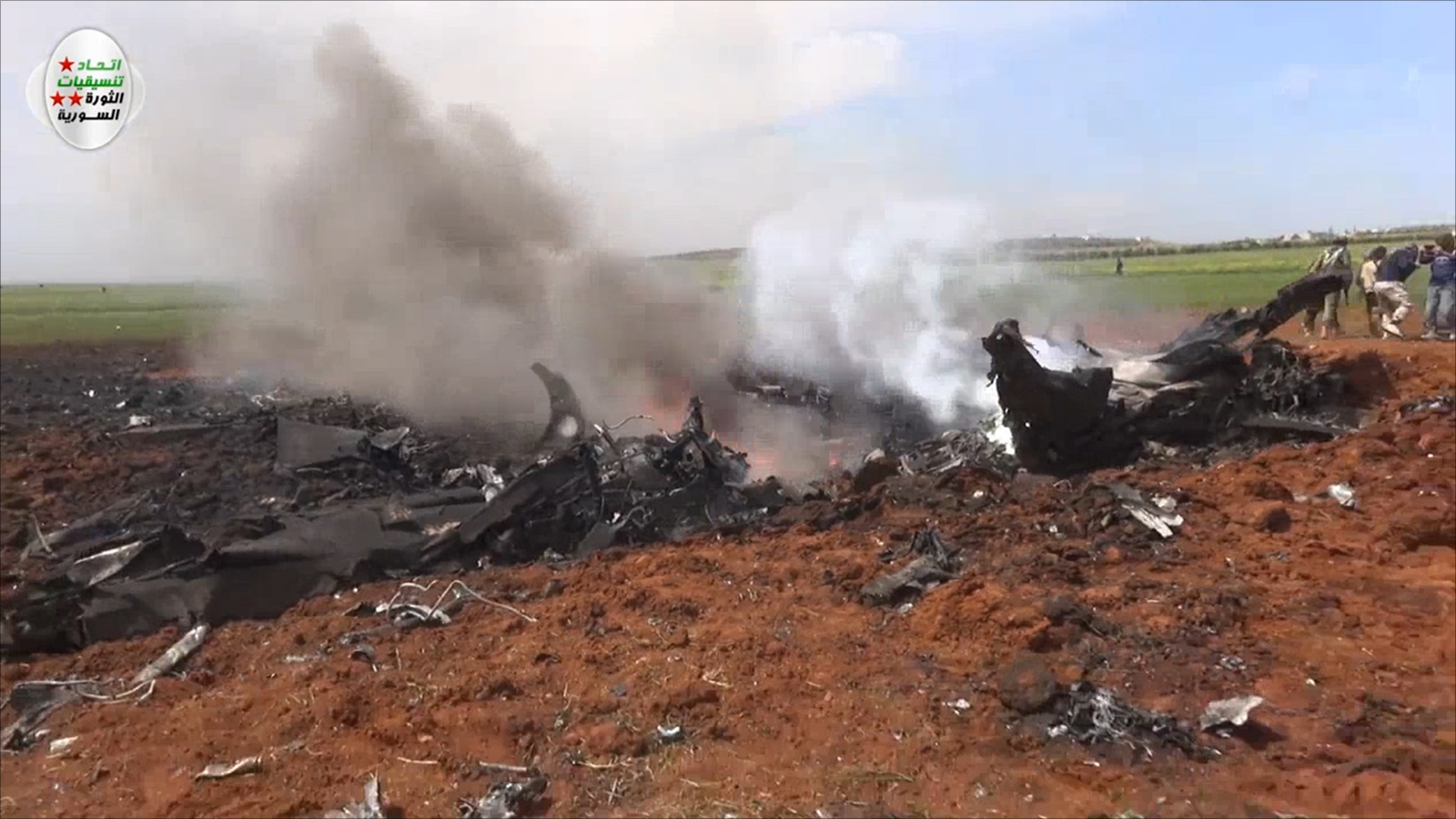 ‪حطام الطائرة التي أسقطت في ريف حلب‬ (ناشطون)