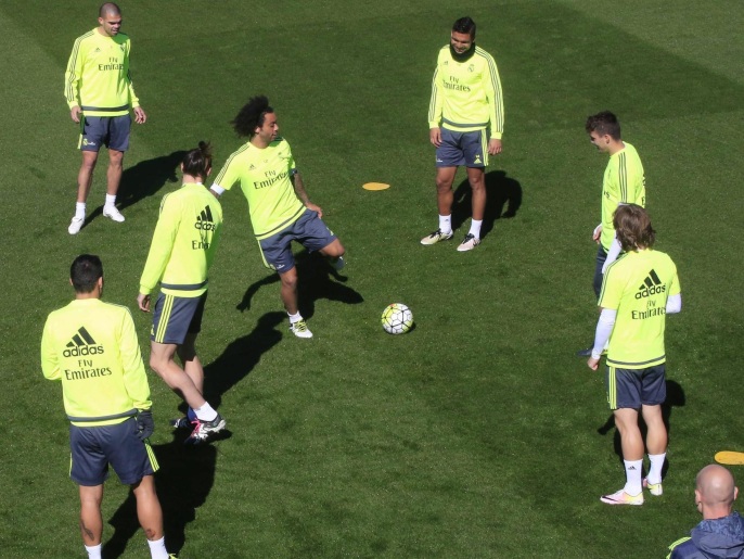 ‪‬ لاعبو ريال مدريد أثناء حصة تدريبية استعدادا لمواجهة إيبار(الأوروبية)