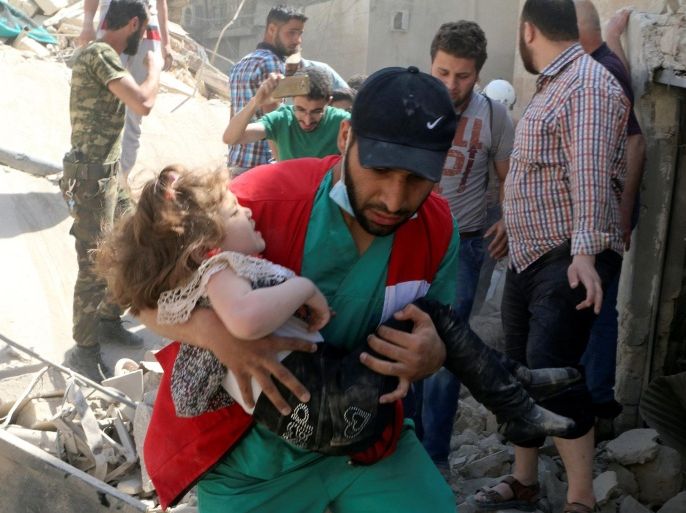 A civil defence member carries a child that survived from under the rubble at a site hit by airstrikes in the rebel held area of Old Aleppo, Syria, April 28, 2016. REUTERS/Abdalrhman Ismail TPX IMAGES OF THE DAY