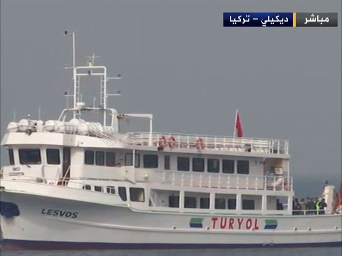وصول سفينة من اليونان إلى ميناء ديكيلي التركي تقل لاجئين