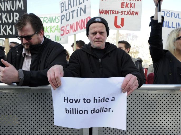People demonstrate against Iceland's Prime Minister Sigmundur Gunnlaugsson in Reykjavik, Iceland on April 4, 2016 after a leak of documents by so-called Panama Papers stoked anger over his wife owning a tax haven-based company with large claims on the country's collapsed banks. REUTERS/Stigtryggur Johannsson