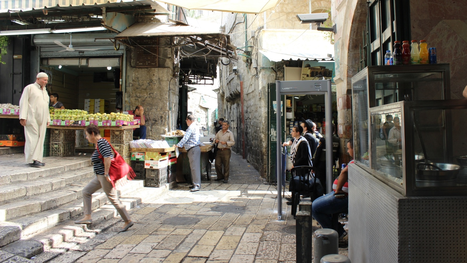 الاحتلال ينشر كاميراته وحواجزه في أنحاء البلدة القديمة من القدس (الجزيرة نت)