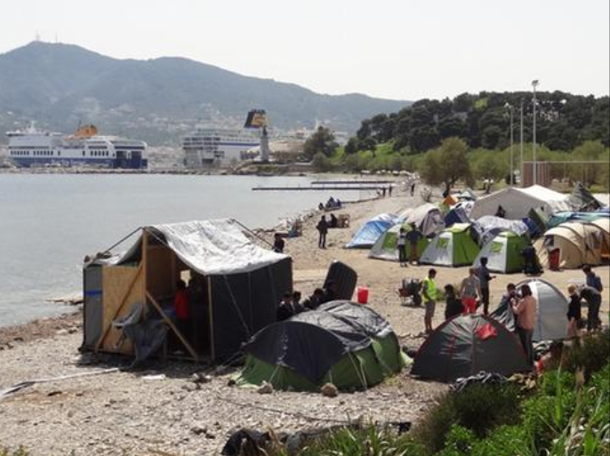 مخيم اللاجئين قرب ميناء مينيلي - اليونان