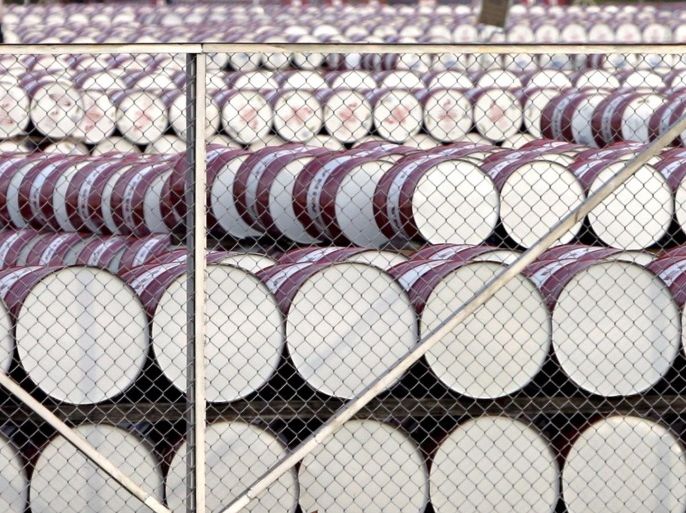 (FILE) A file picture dated 11 November 2008 shows barrels of oil stacked up at a fuel depot in Jakarta, Indonesia. The basket of crude oil used as a benchmark indicator by OPEC has dropped to 33.33 US dollars, the OPEC said on 05 April 2016. The basket includes 13 varieties of crude oil. EPA/BAGUS INDAHONO *** Local Caption *** 02595858