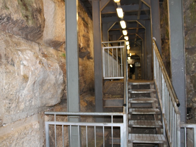 ‪حفريات واسعة تحت المسجد الأقصى بلغت سور القدس‬ (الجزيرة)