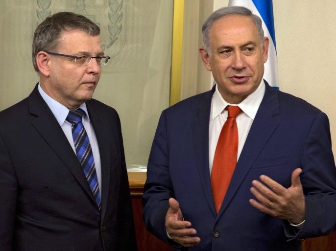 Israeli Prime Minister Benjamin Netanyahu (R) gestures during a meeting with Czech Foreign Minister Lubomir Zaoralek (L) at the Prime MinisterÃ¢â¬â¢s office in Jerusalem, 04 April 2016.