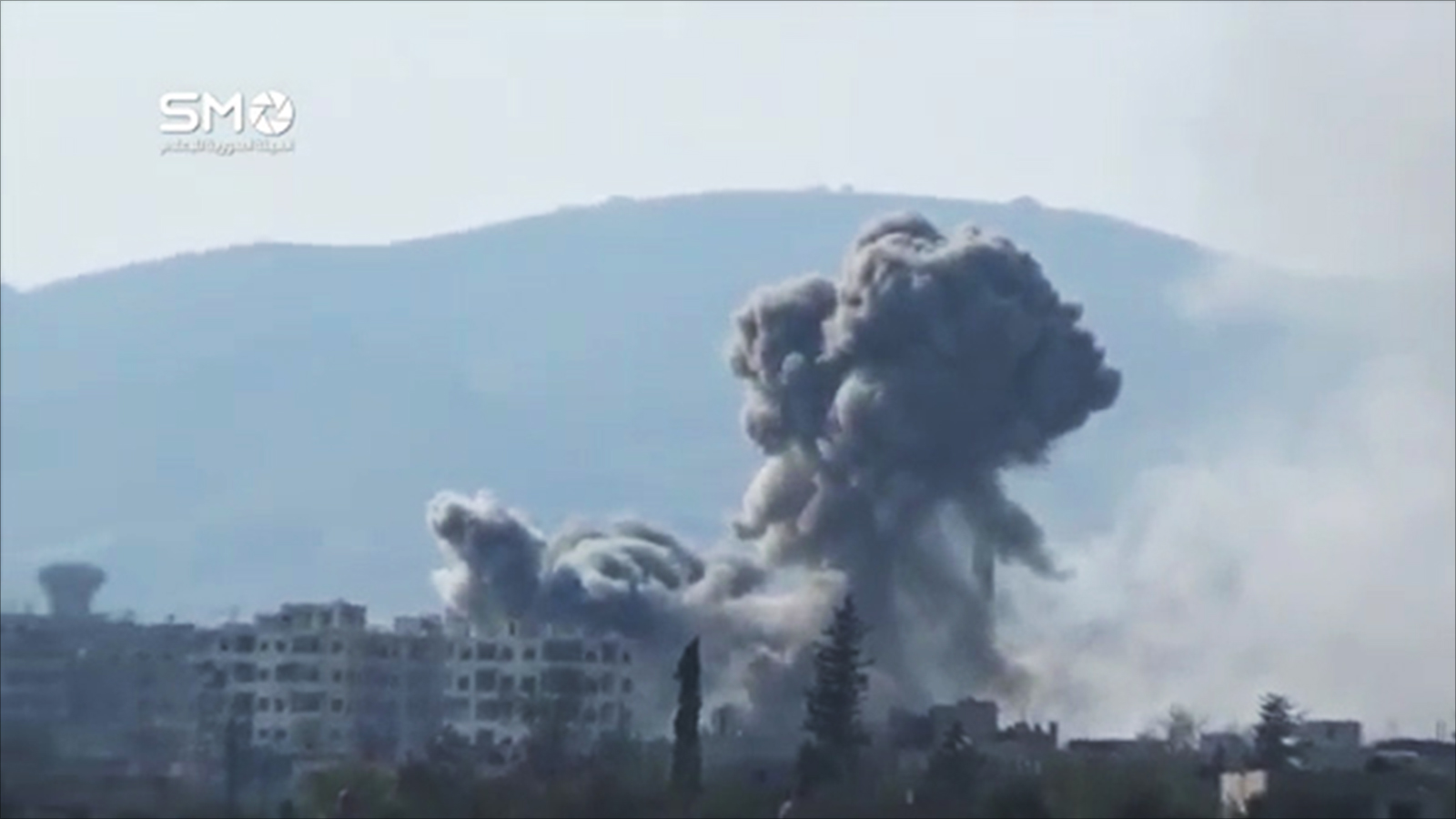 غارة سابقة للطيران الحربي السوري على أحد أحياء ريف دمشق (ناشطون)