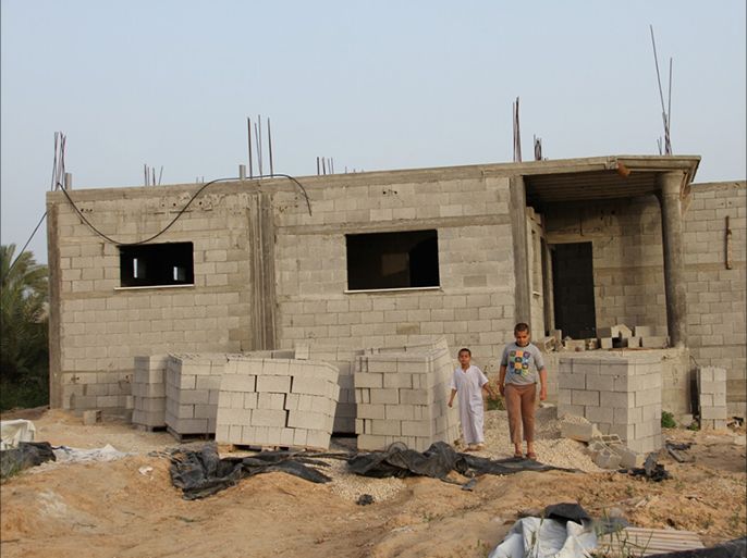 منزل المواطن إبراهيم وجدي، وهو قيد الإنشاء وتوقف العمل فيه نتيجة منع الاحتلال دخول الاسمنت الى قطاع غزة قبل أكثر من أسبوع.