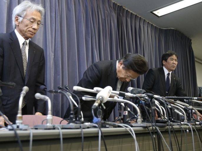 Mitsubishi Motors Corp. President Tetsuro Aikawa, center, bows during a press conference in Tokyo, Tuesday, April 26, 2016. Mitsubishi Motors, the Japanese automaker that acknowledged last week that it had intentionally lied about fuel economy data for some of its models, said an internal investigation found such tampering dated back to 1991. Aikawa told reporters Tuesday the probe was ongoing, suggesting that more irregularities might be found. (AP Photo/Shizuo Kambayashi)
