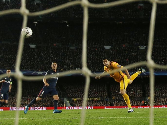 Football Soccer - FC Barcelona v Atletico Madrid - UEFA Champions League Quarter Final First Leg - The Nou Camp, Barcelona, Spain - 5/4/16 Luis Suarez scores the second goal for Barcelona Reuters / Albert Gea Livepic EDITORIAL USE ONLY.